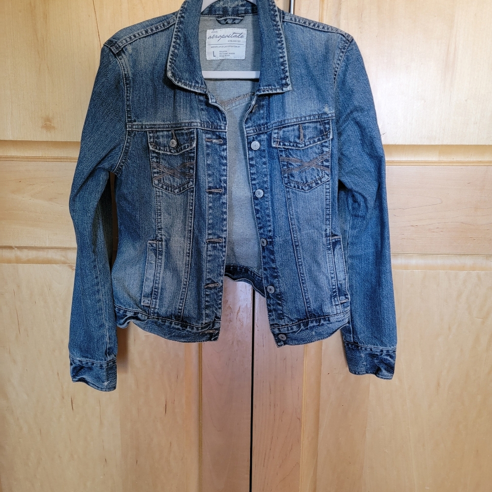 Aeropostale Juniors (L)    Distressed Denim jacket